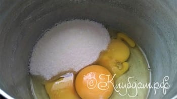 сахар и яйца куриные фото