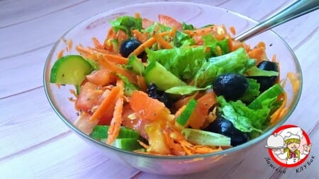 овощной салат с маслинами фото