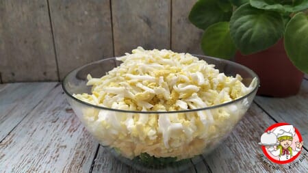 Тарелка салат сыр яйцо фото