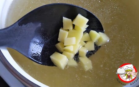картофель в суп со щавелем фото